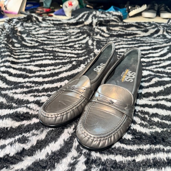 SAS Womens Loafers Silver Leather Comfort Casual Slip On Shoes Size 8.5 S - Picture 1 of 6